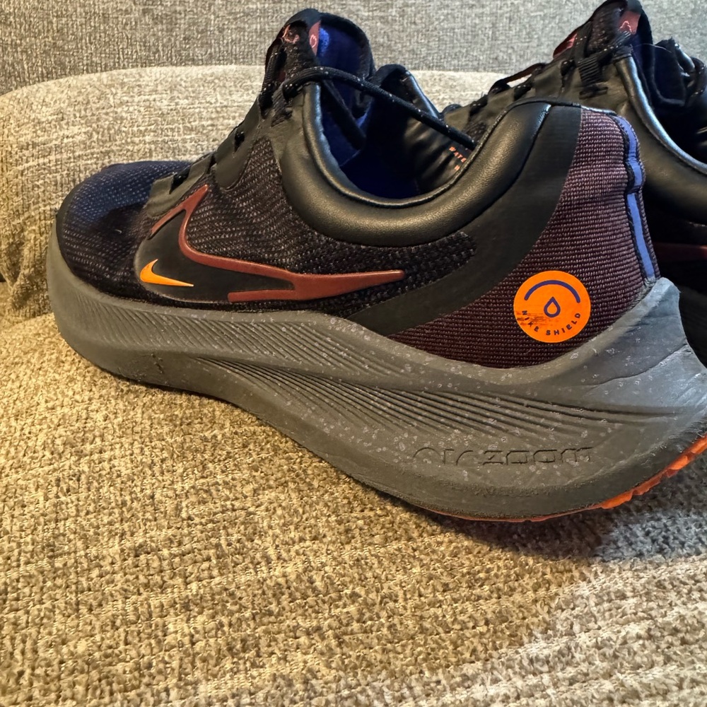 Nike Zoom Winflo 8 Shield Men’s Black/Orange Water Resistant Size 12 - Picture 12 of 13